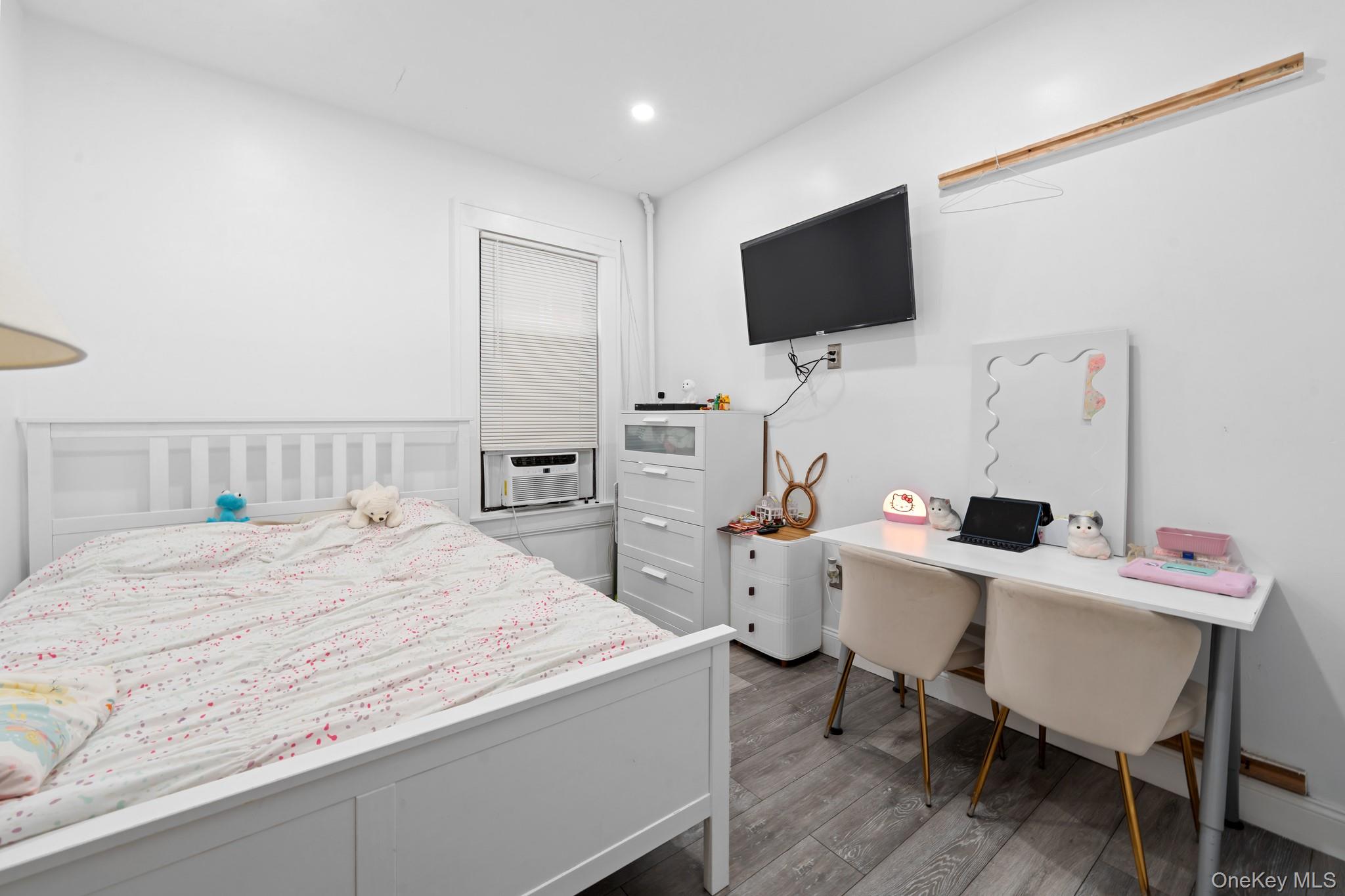 10439 90th Avenue, Richmond Hill, NY 11418