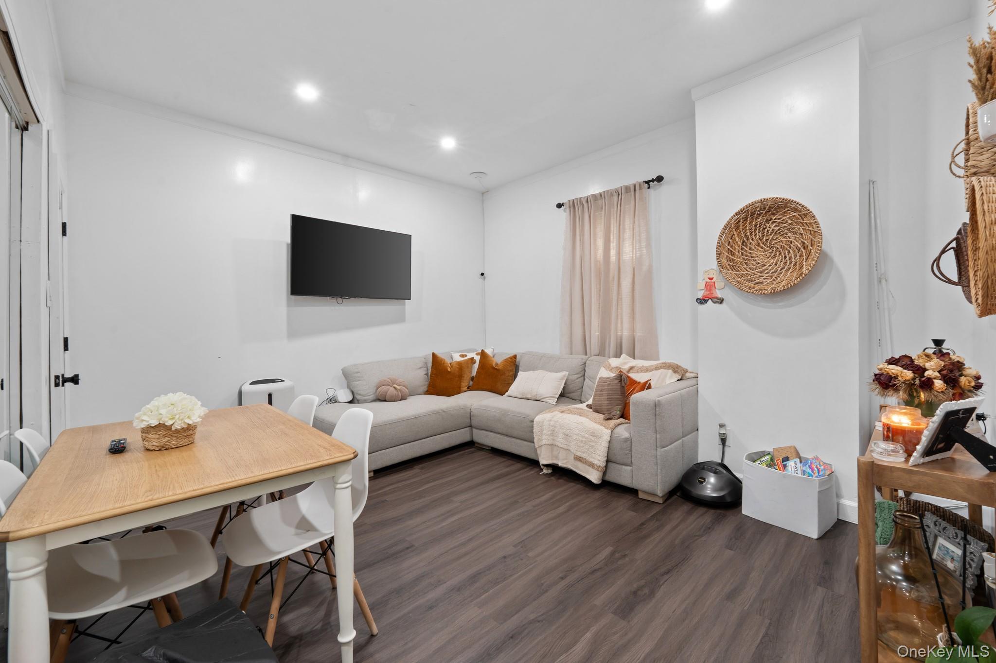 10439 90th Avenue, Richmond Hill, NY 11418