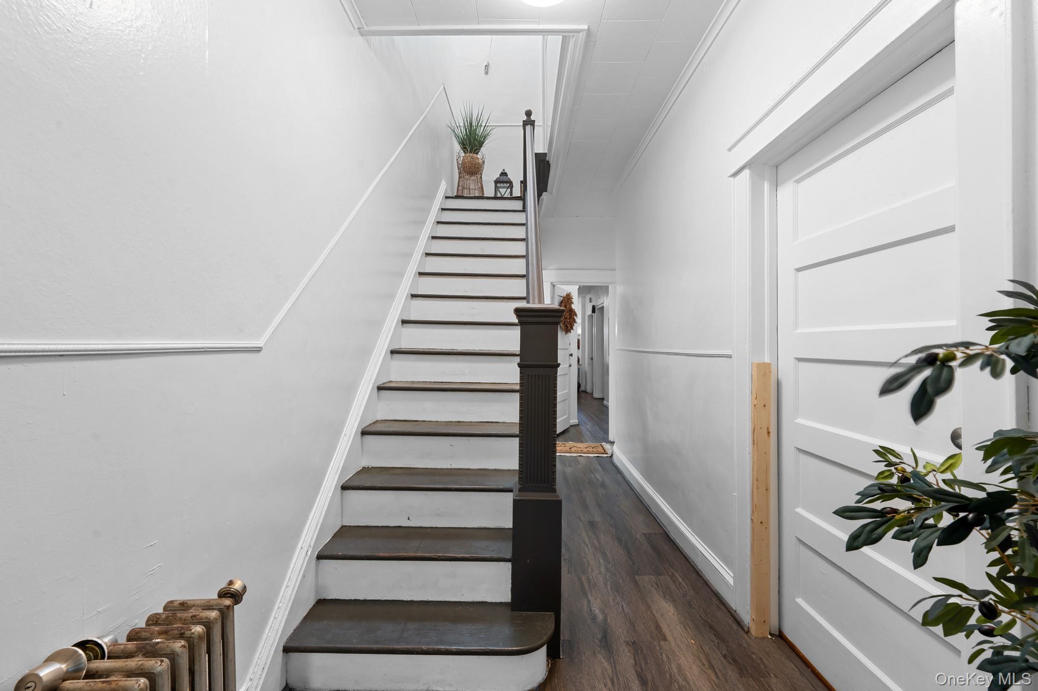 10439 90th Avenue, Richmond Hill, NY 11418