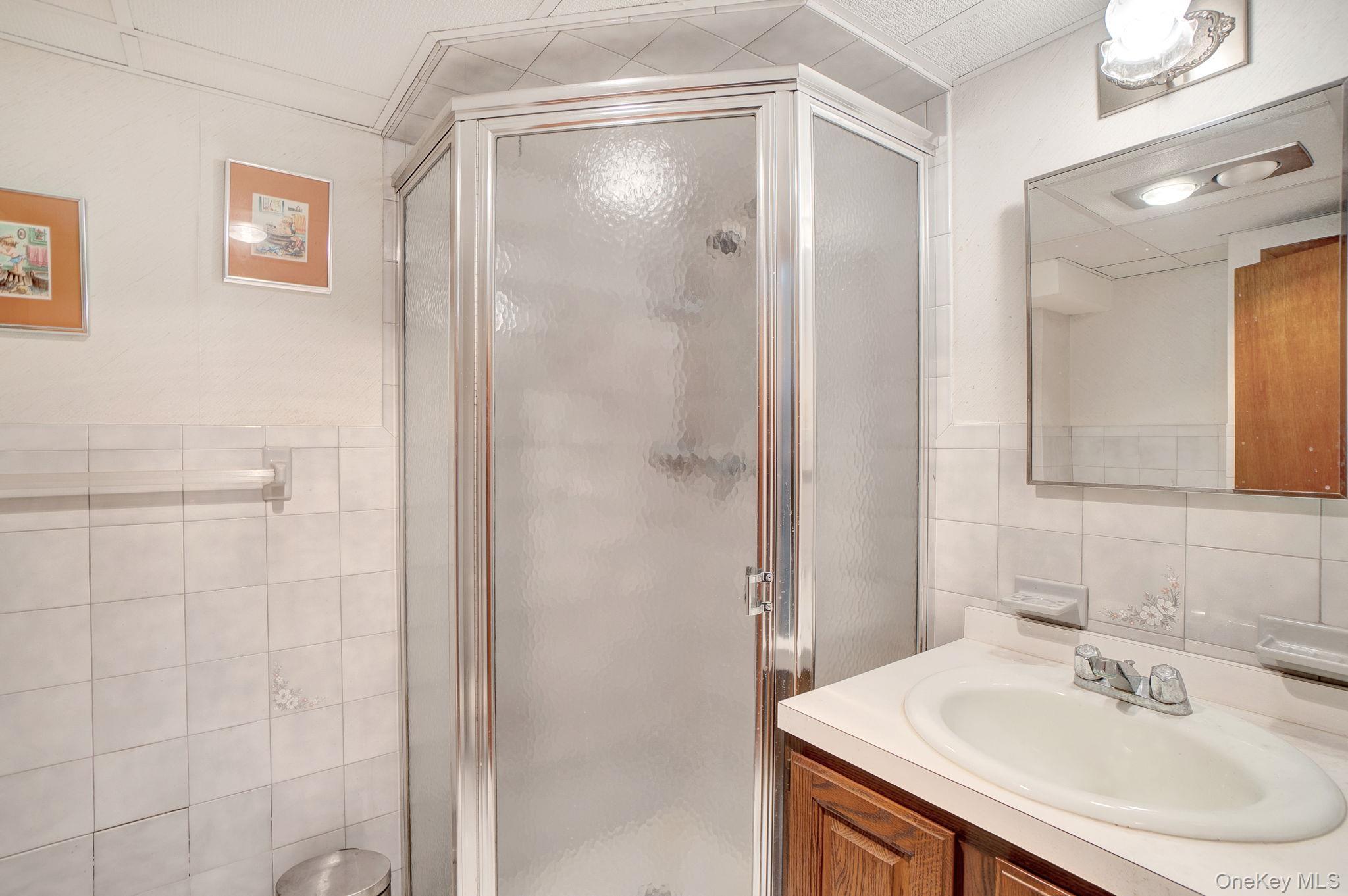 58 Lehigh Lane, Hicksville, NY 11801