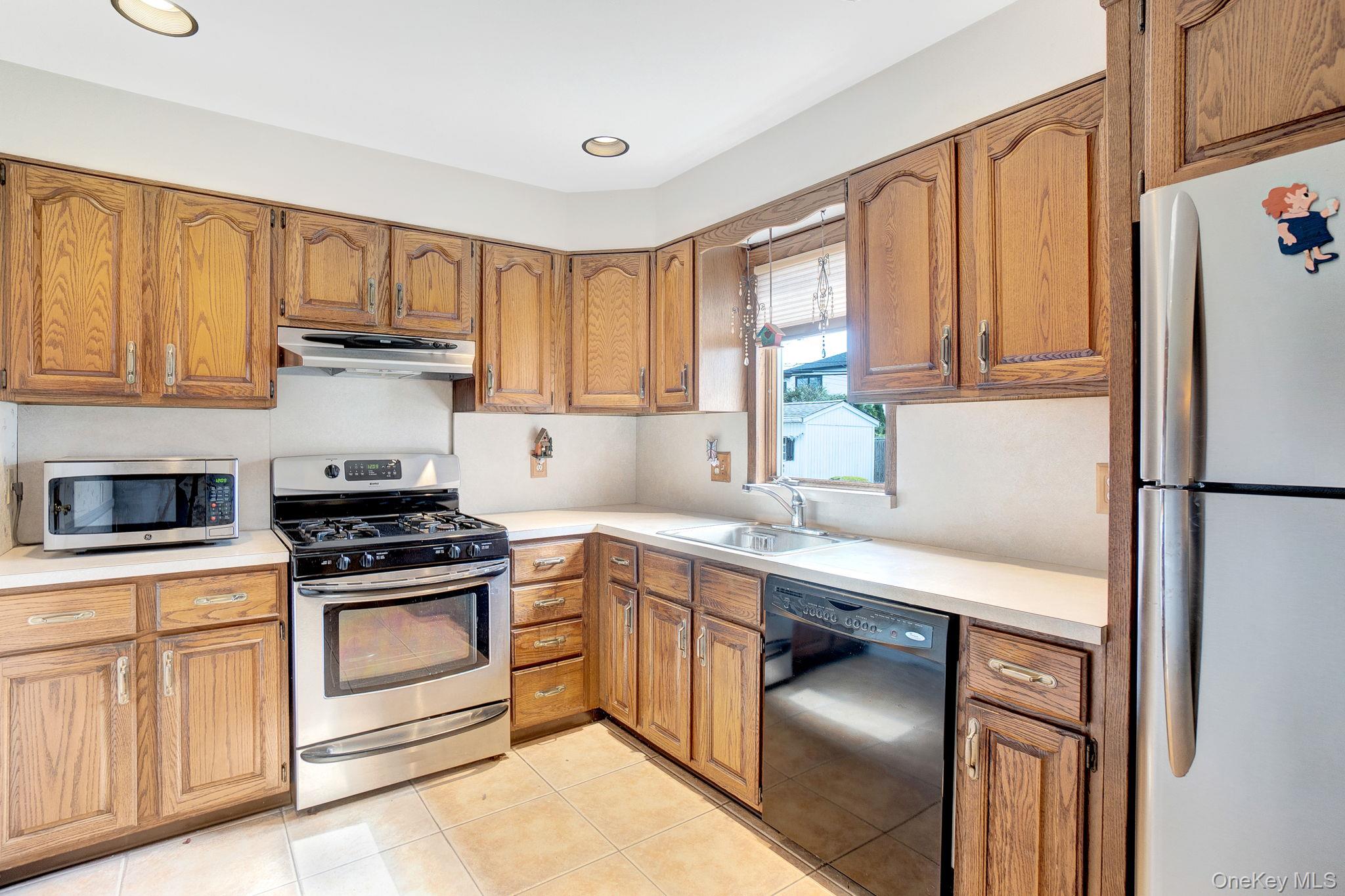 58 Lehigh Lane, Hicksville, NY 11801