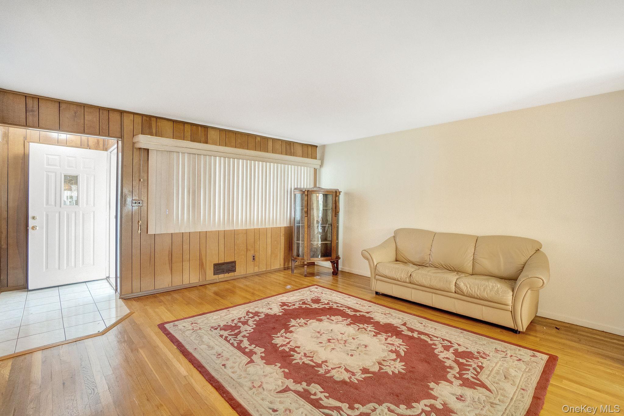 58 Lehigh Lane, Hicksville, NY 11801