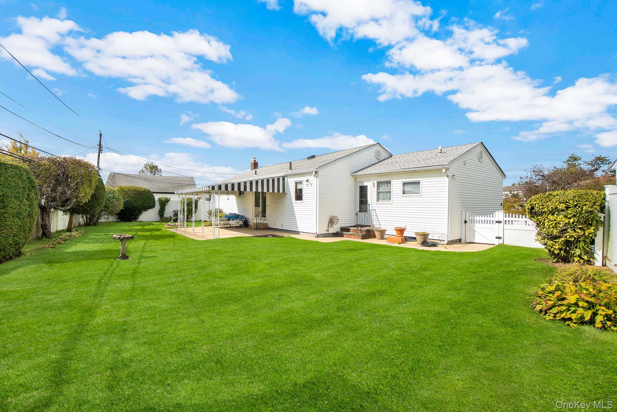 58 Lehigh Lane, Hicksville, NY 11801