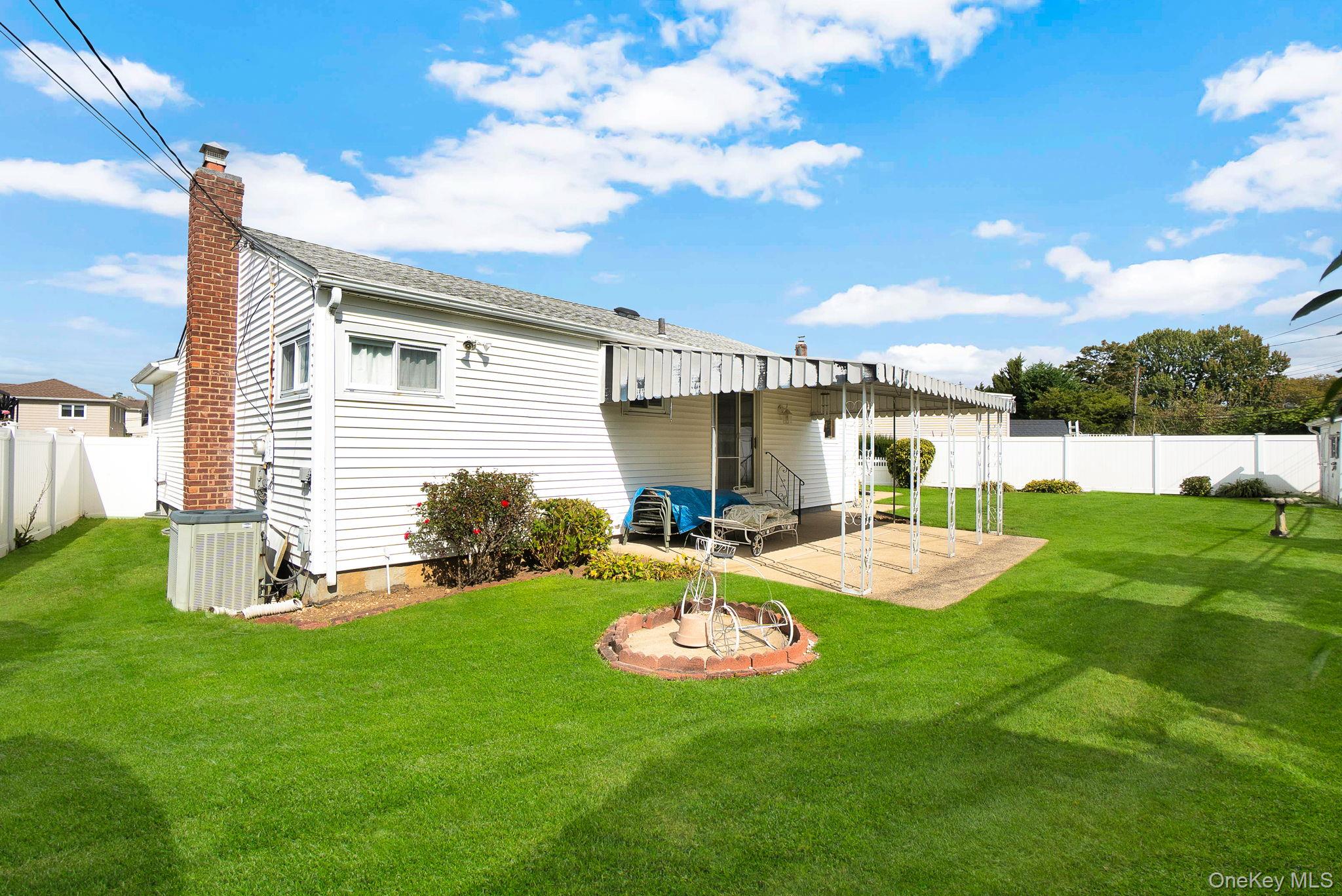 58 Lehigh Lane, Hicksville, NY 11801