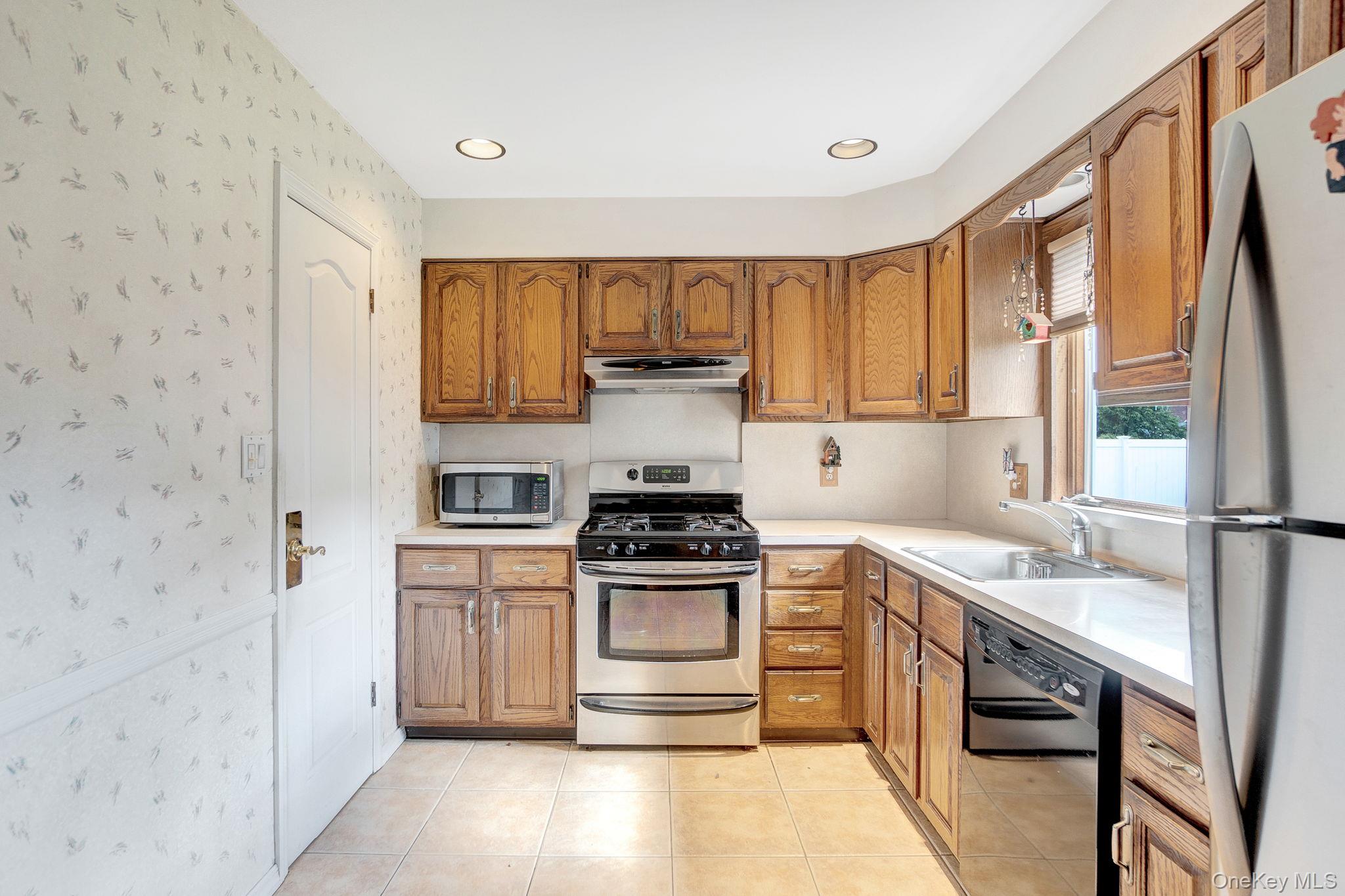 58 Lehigh Lane, Hicksville, NY 11801