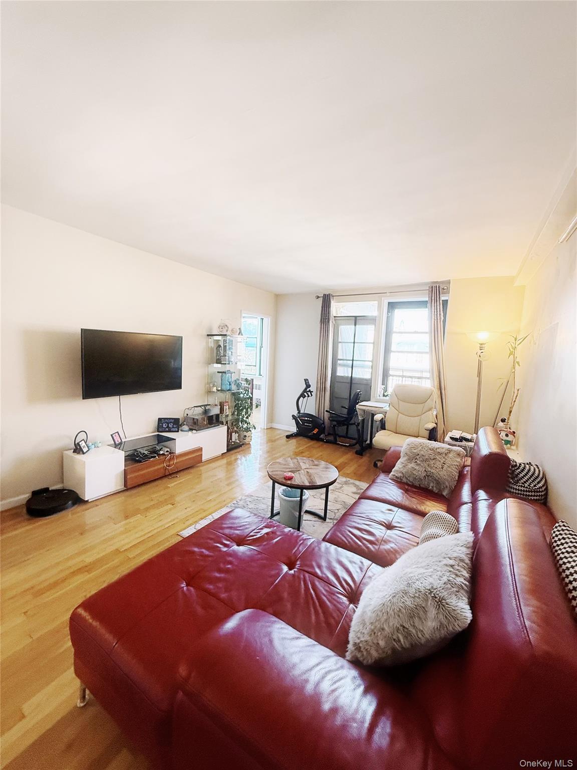 13950 35 Avenue # 4, Flushing, NY 11354