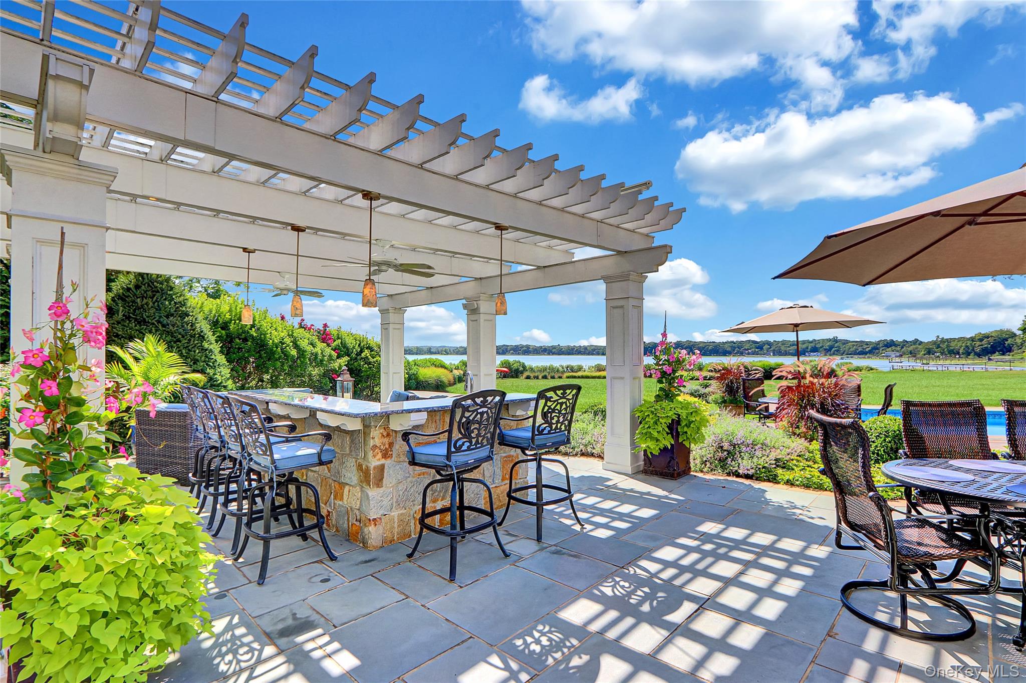 111 Old Field Road, Setauket, NY 11733