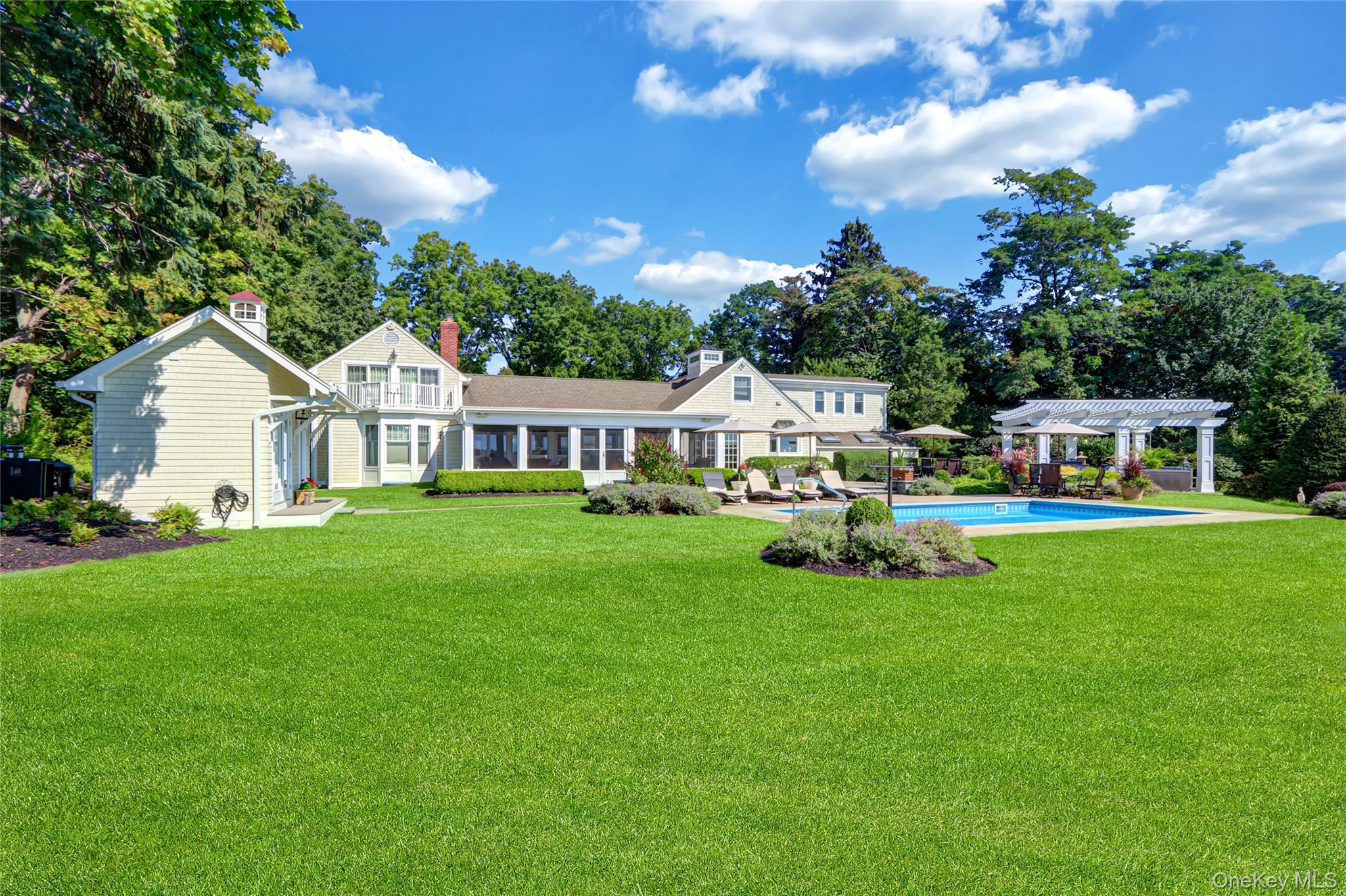 111 Old Field Road, Setauket, NY 11733