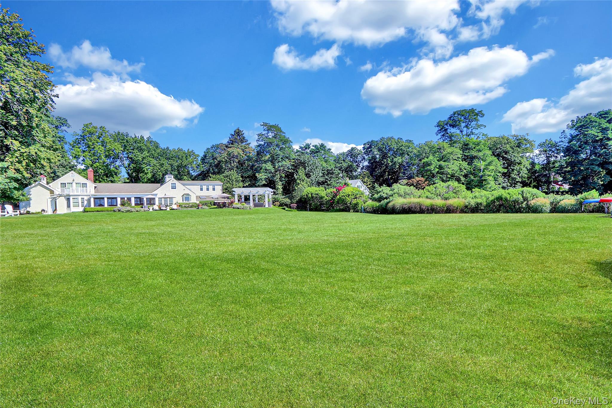 111 Old Field Road, Setauket, NY 11733