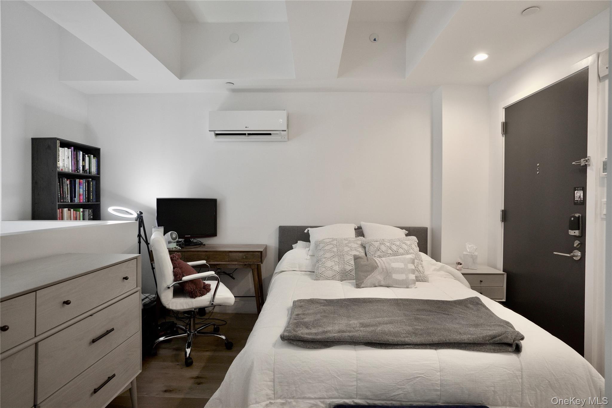 2416 Queens Plaza S # 2D, Long Island City, NY 11101