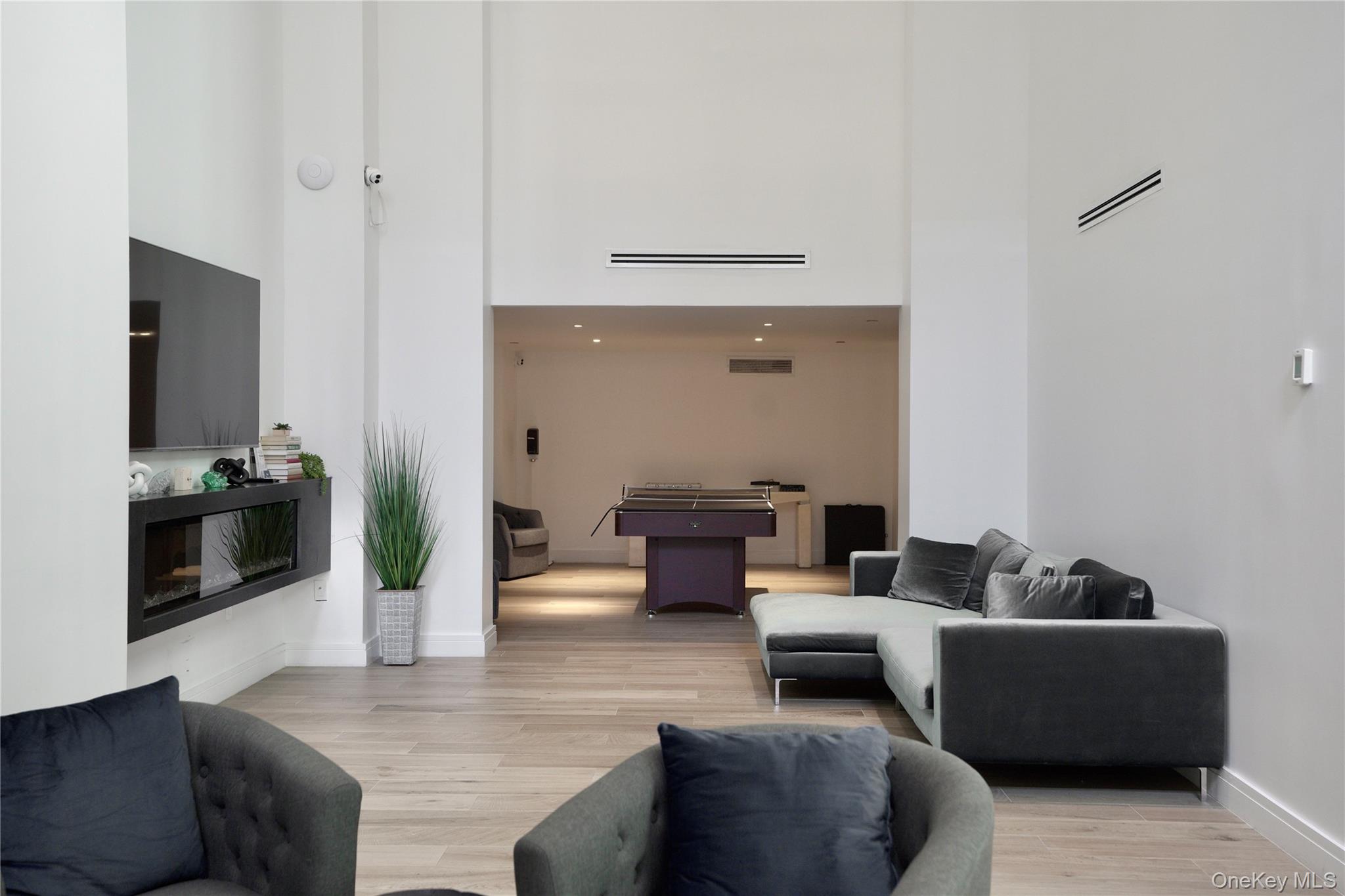 2416 Queens Plaza S # 2D, Long Island City, NY 11101