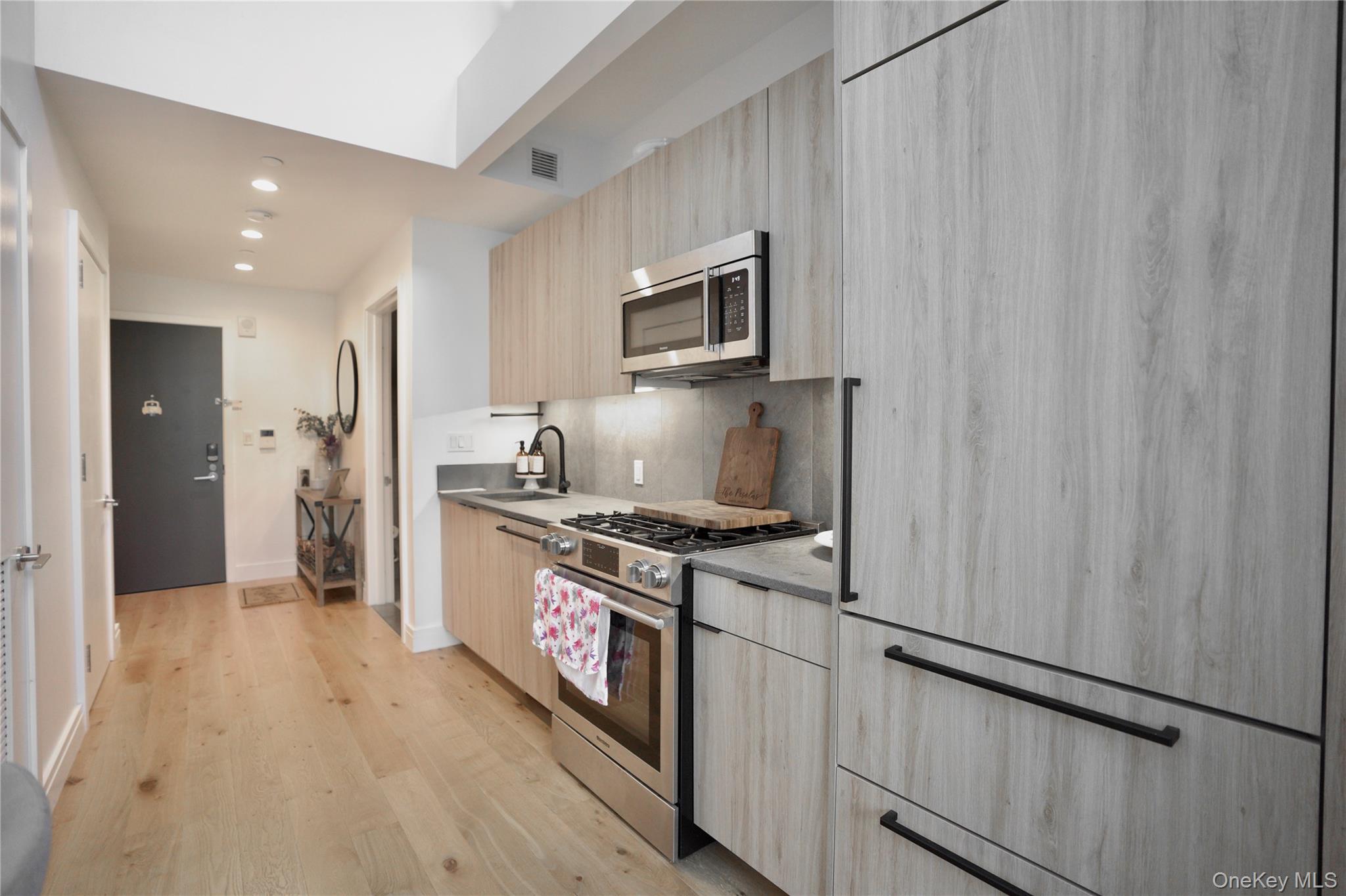2416 Queens Plaza S # 2D, Long Island City, NY 11101