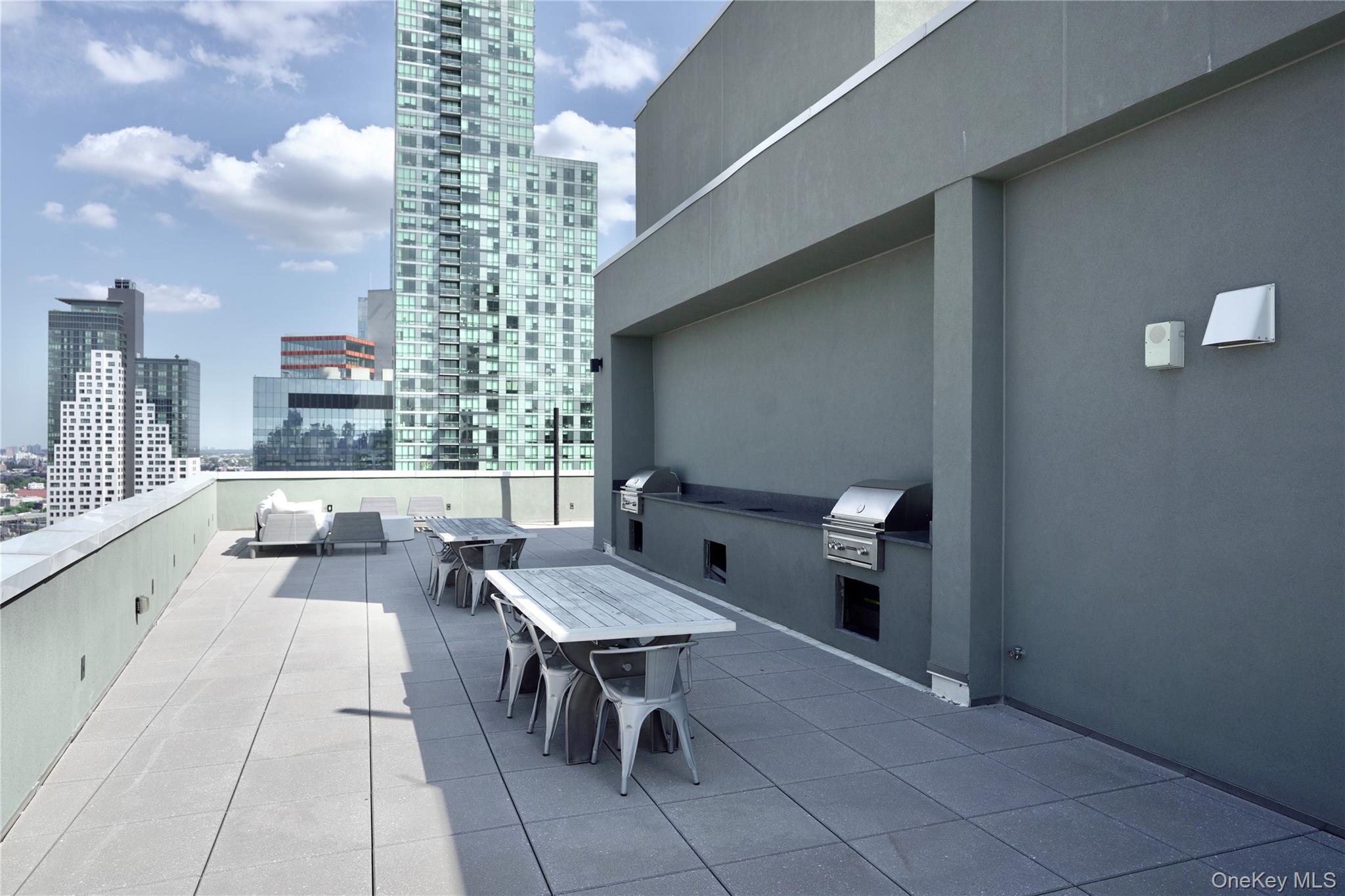 2416 Queens Plaza S # 2D, Long Island City, NY 11101