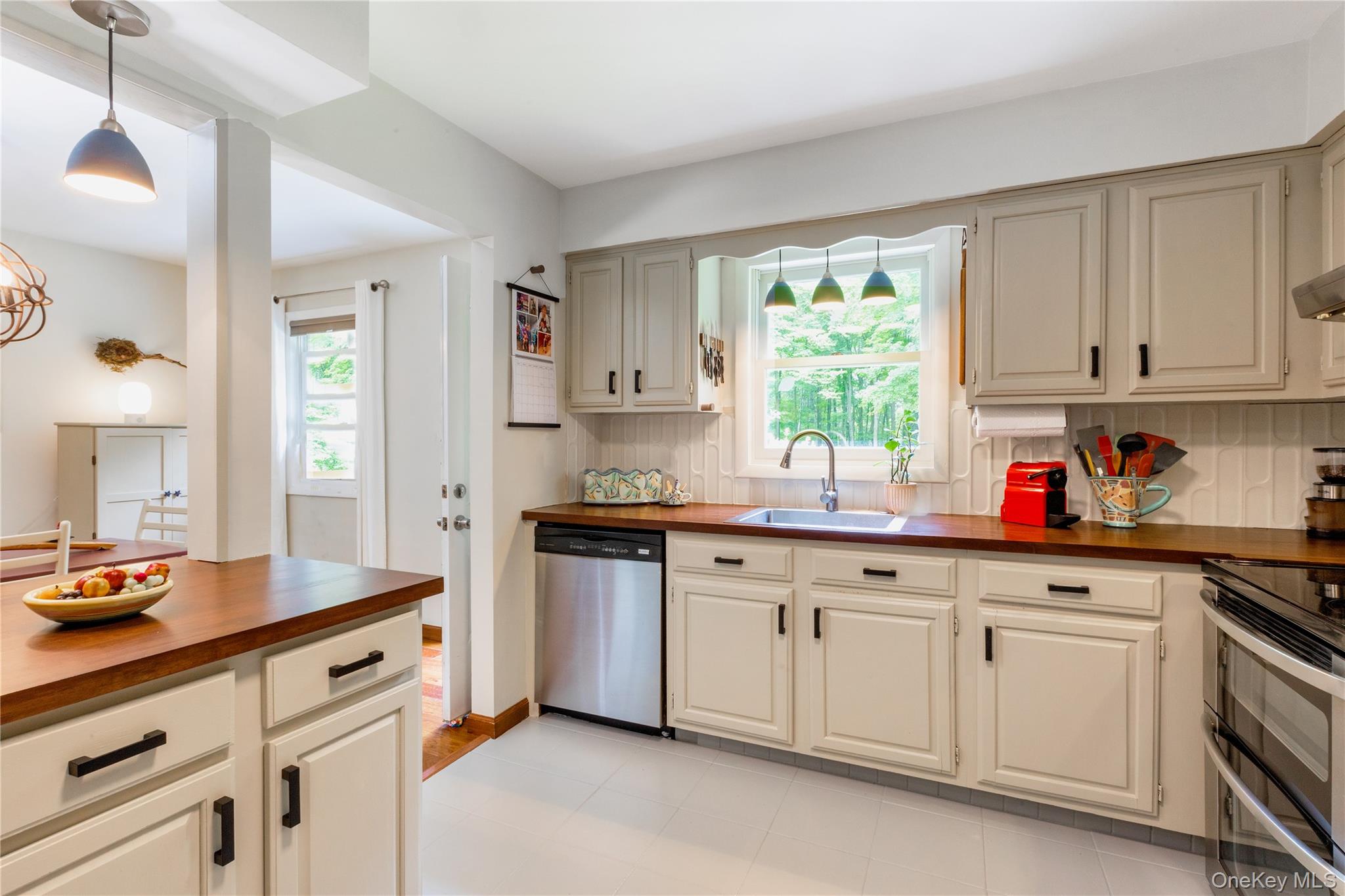 424 Tongore Way, Stone Ridge, NY 12401