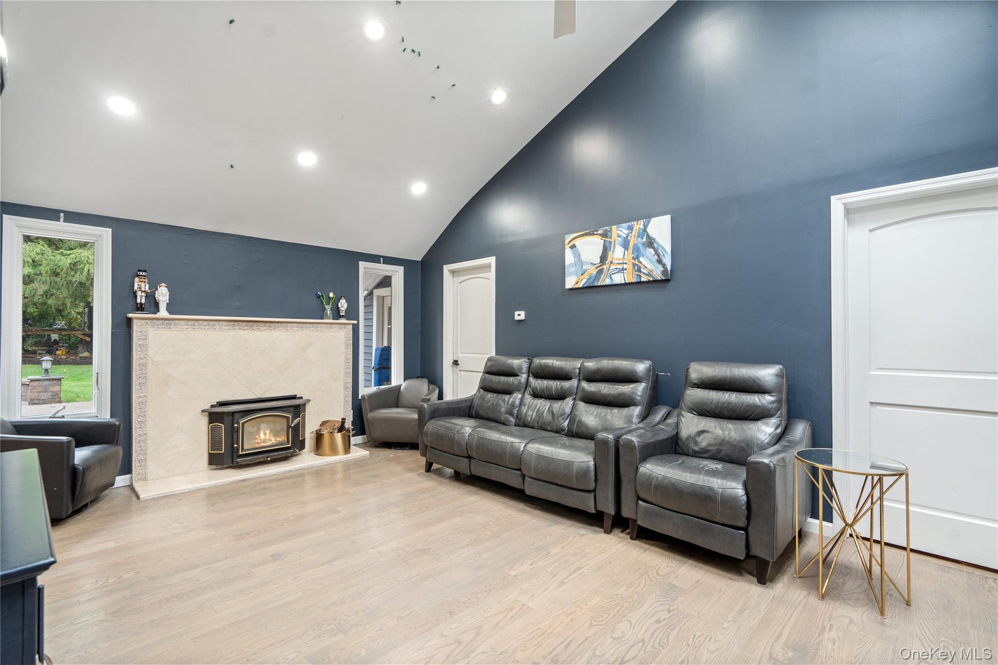 14 S Hollow Road, Dix Hills, NY 11746