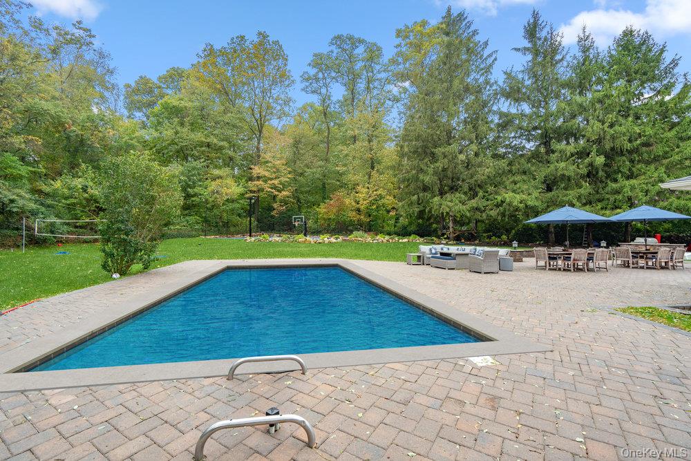 14 S Hollow Road, Dix Hills, NY 11746