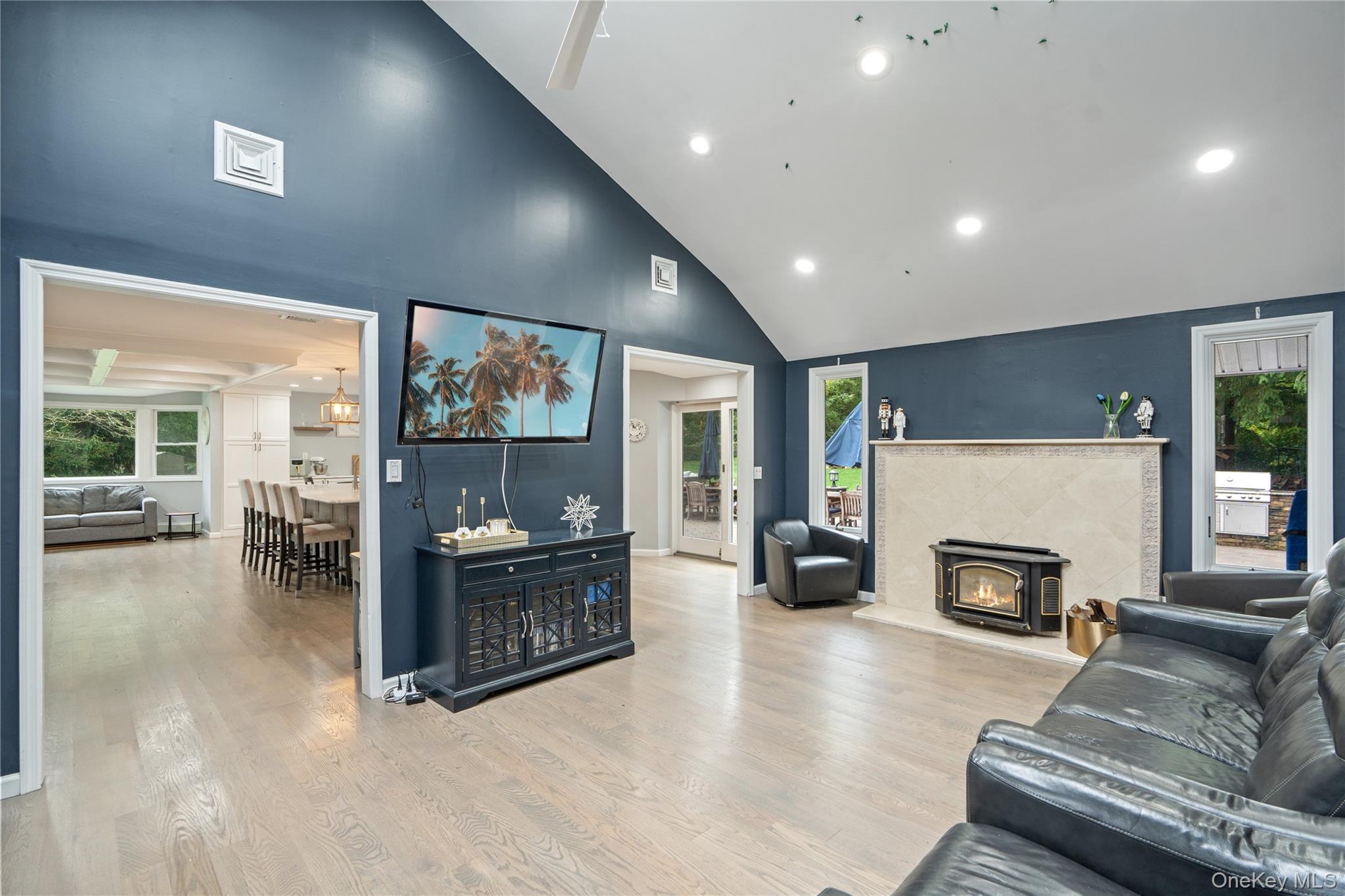 14 S Hollow Road, Dix Hills, NY 11746