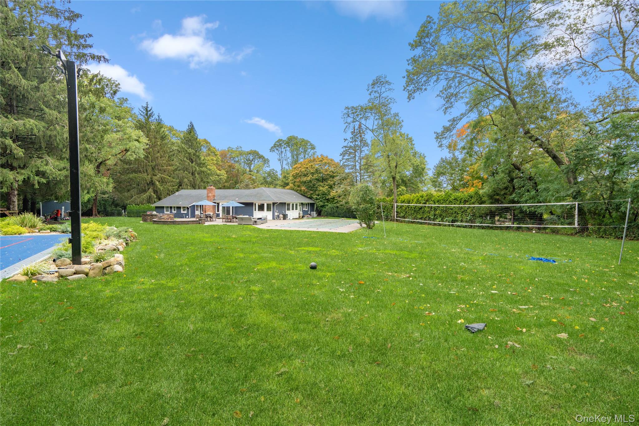 14 S Hollow Road, Dix Hills, NY 11746