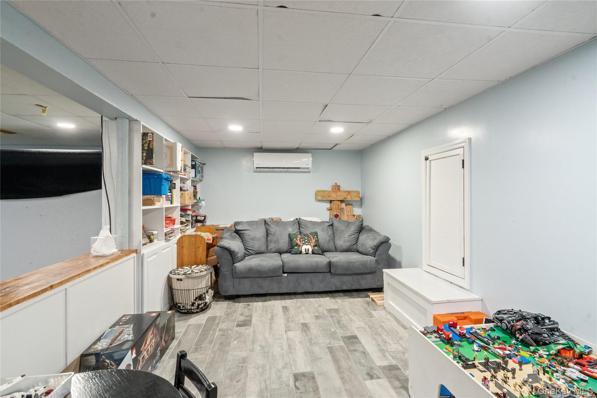 14 S Hollow Road, Dix Hills, NY 11746