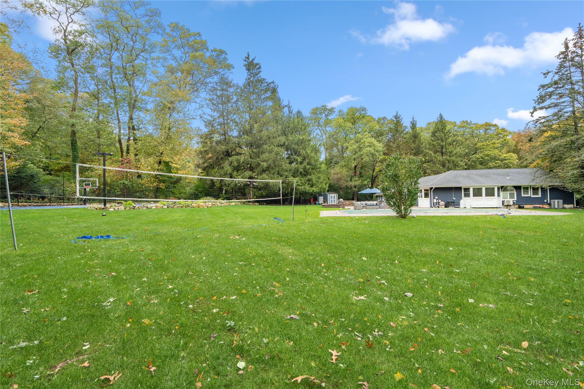 14 S Hollow Road, Dix Hills, NY 11746