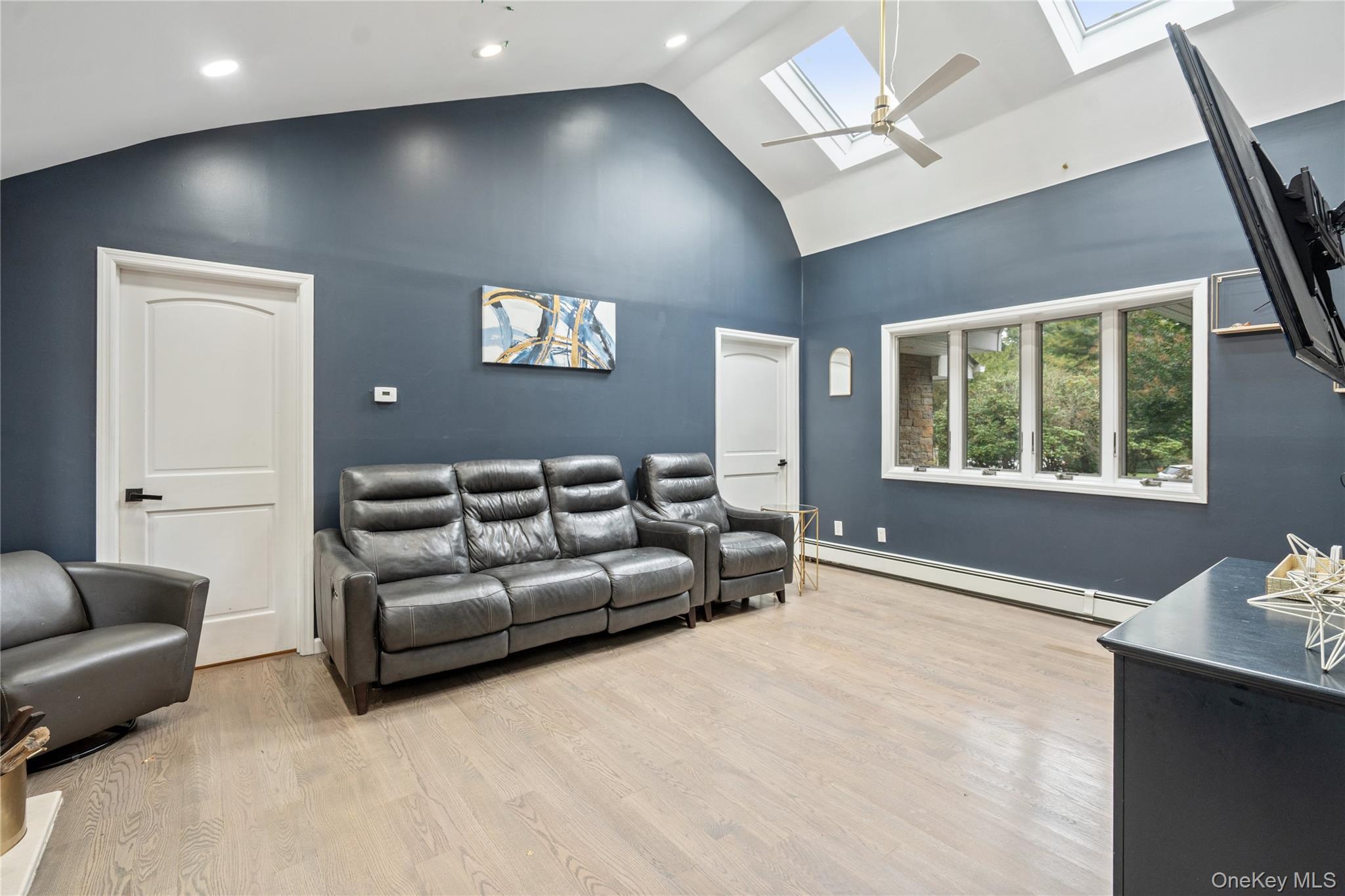 14 S Hollow Road, Dix Hills, NY 11746