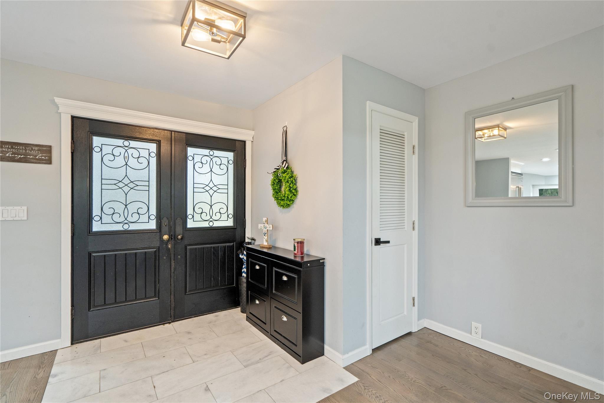 14 S Hollow Road, Dix Hills, NY 11746