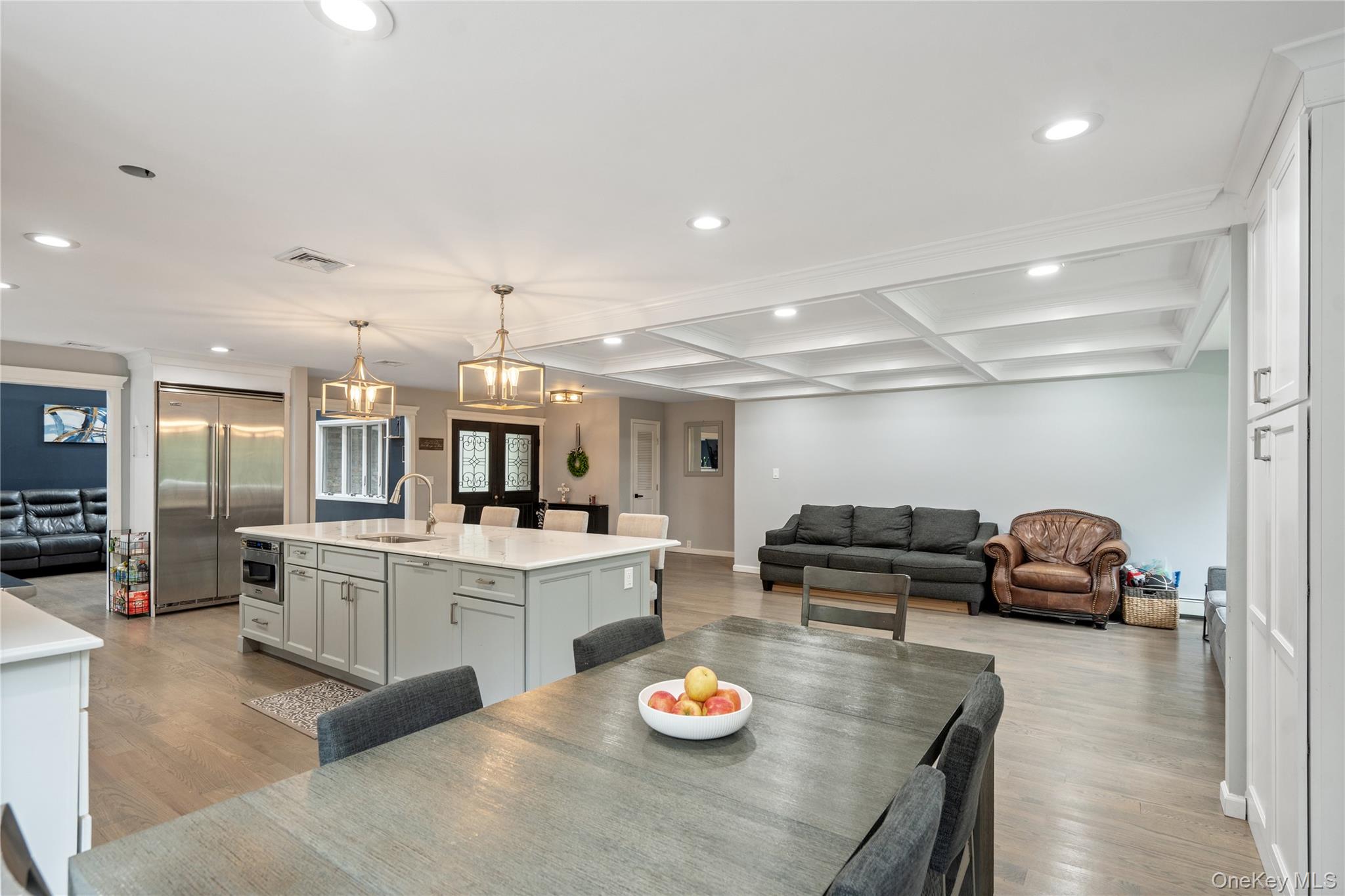 14 S Hollow Road, Dix Hills, NY 11746