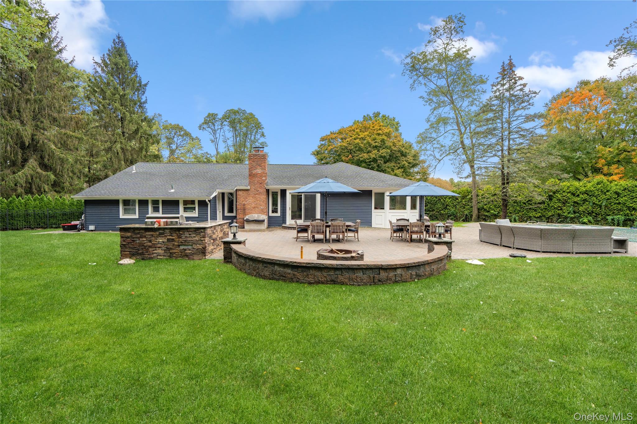 14 S Hollow Road, Dix Hills, NY 11746