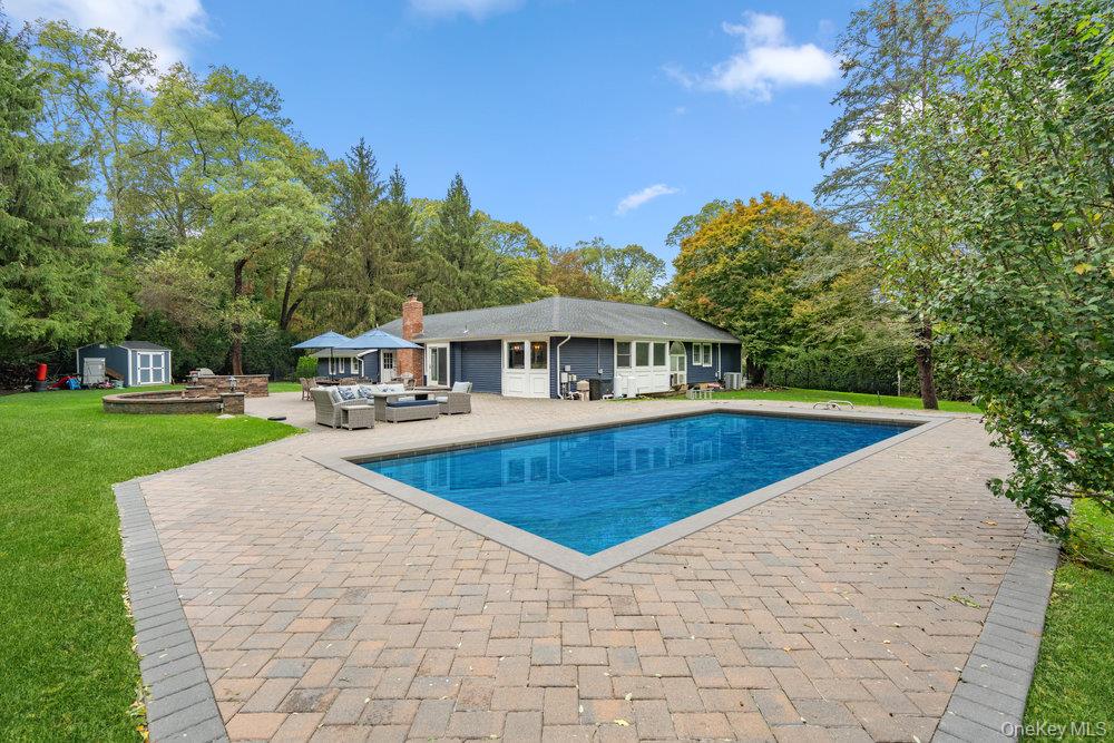 14 S Hollow Road, Dix Hills, NY 11746