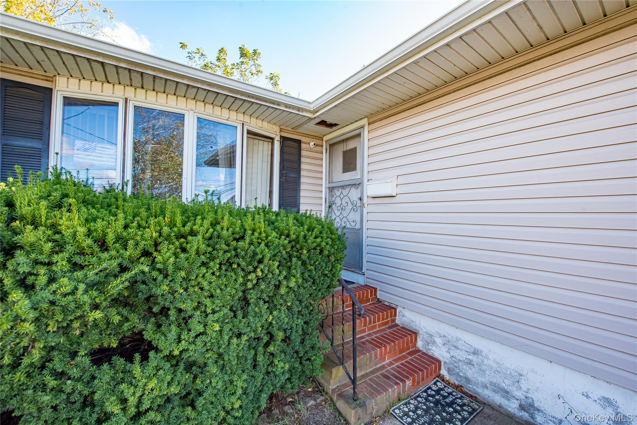 710 S 4th Street, Lindenhurst, NY 11757