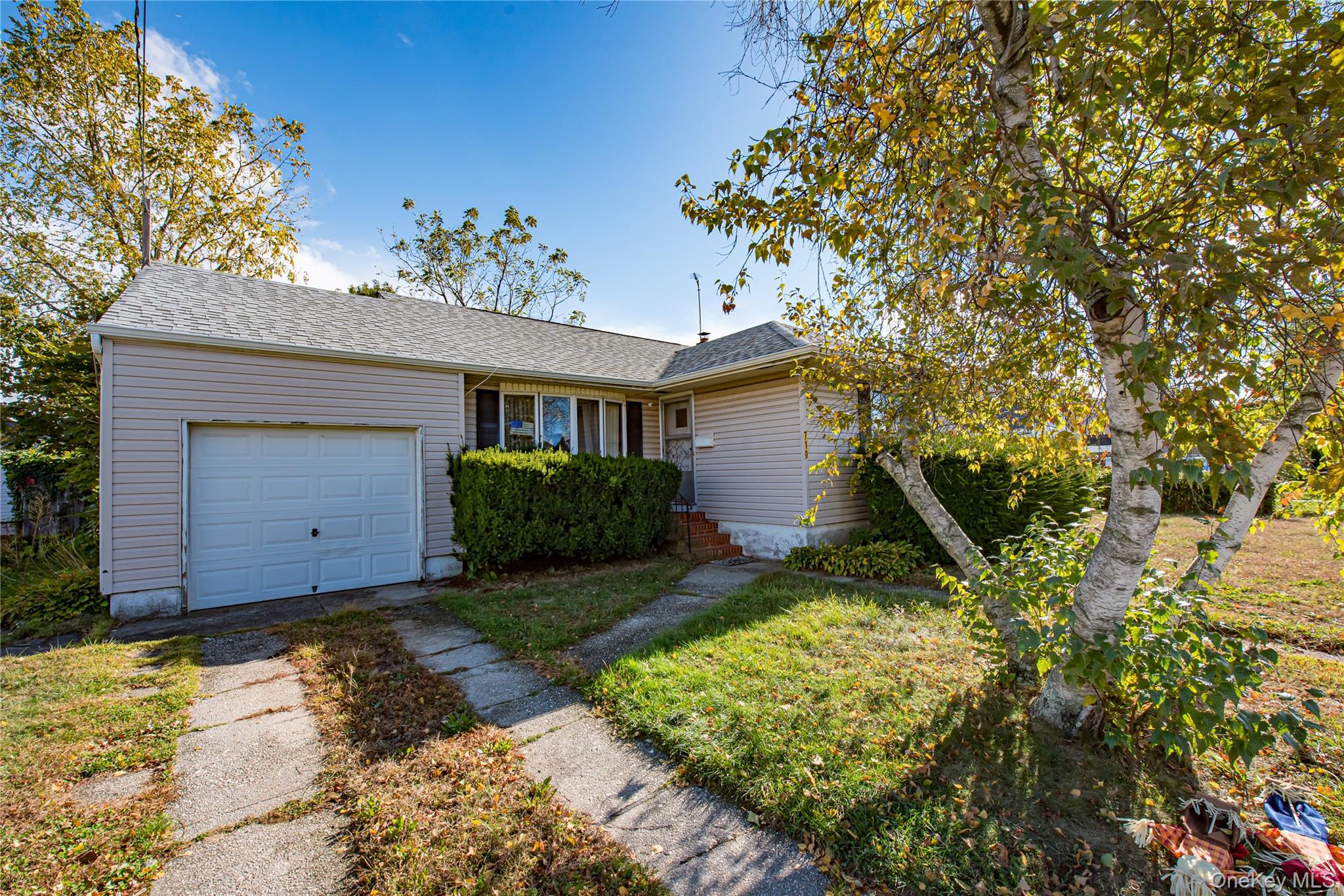 710 S 4th Street, Lindenhurst, NY 11757