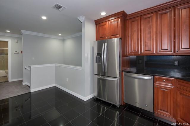 18 Adams Way # 18, Sayville, NY 11782