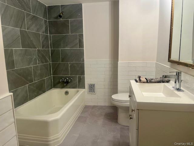 8431 108th Street, Richmond Hill North, NY 11418