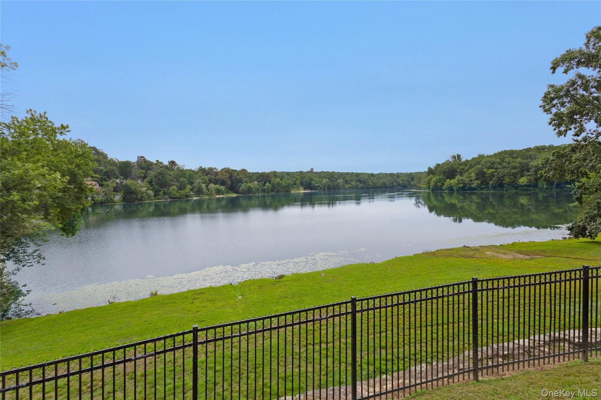 17 Cromwell Place # B, Mohegan Lake, NY 10547