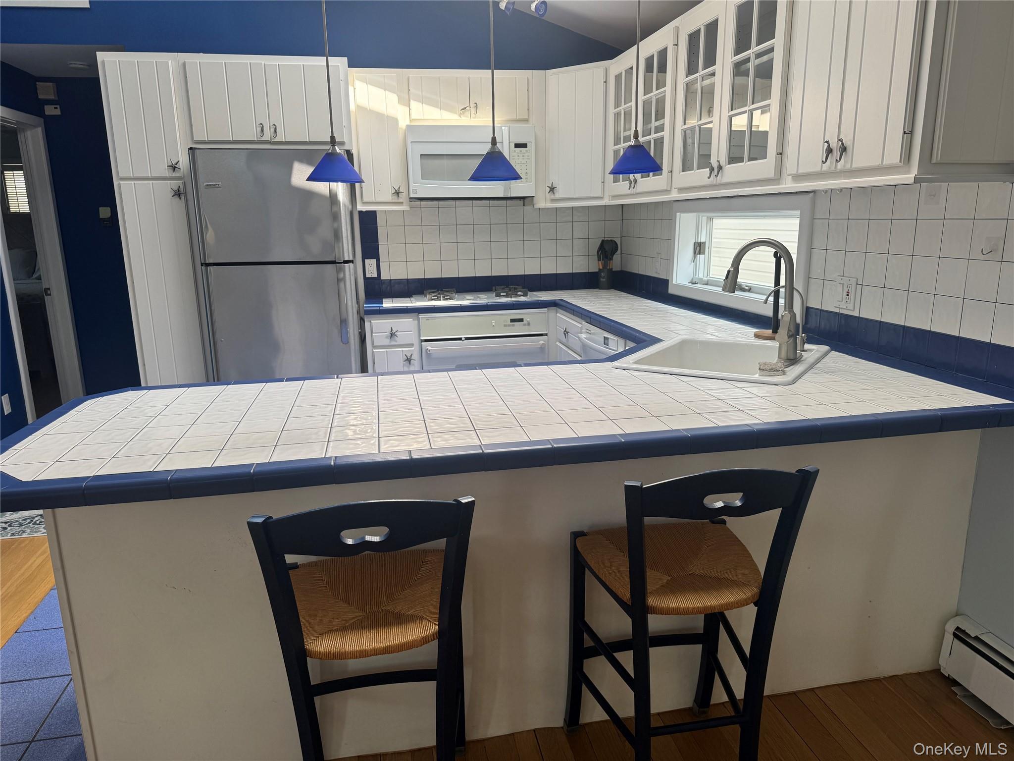 20 Illinois Avenue # Upper, Long Beach, NY 11561