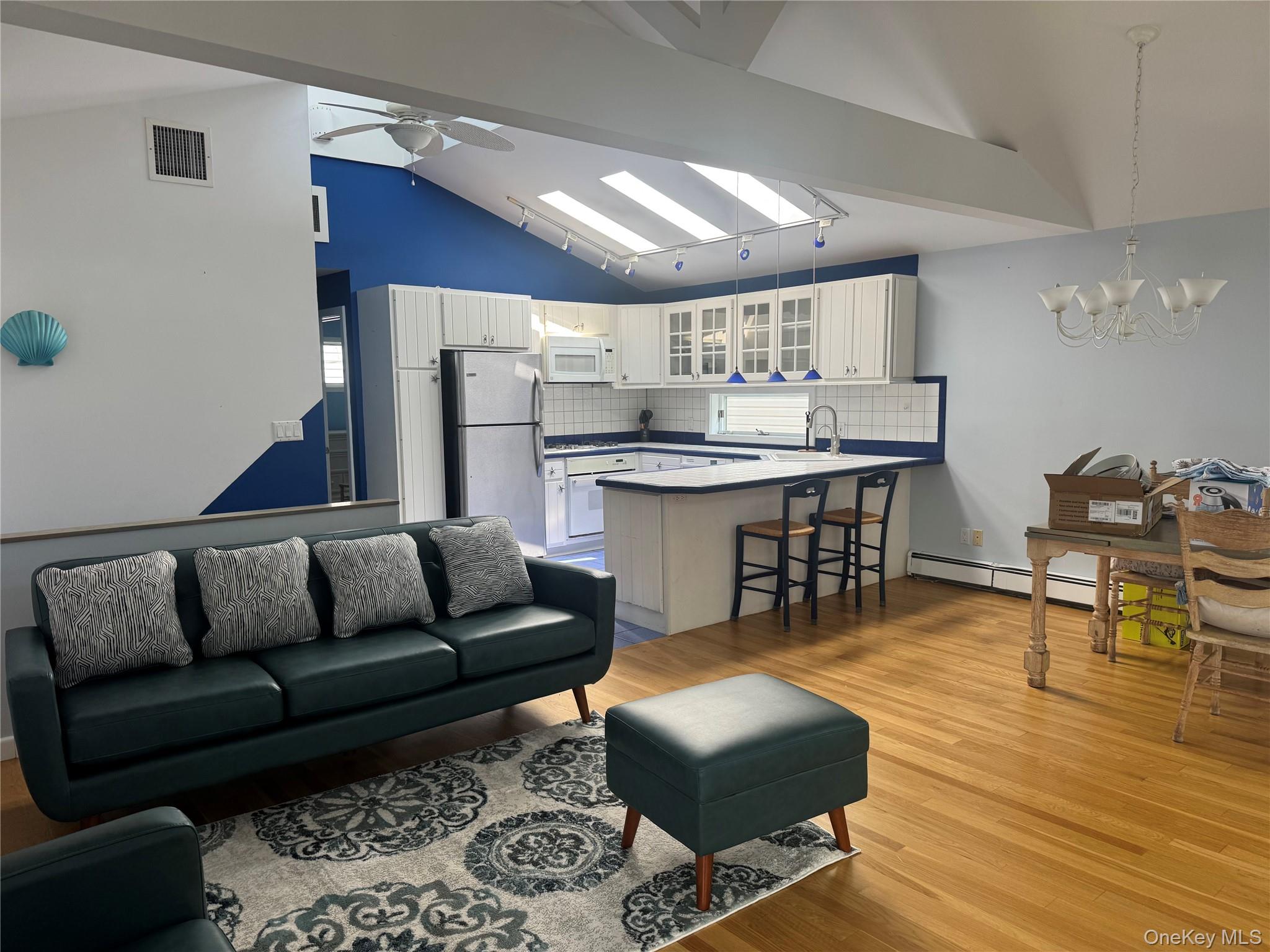 20 Illinois Avenue # Upper, Long Beach, NY 11561