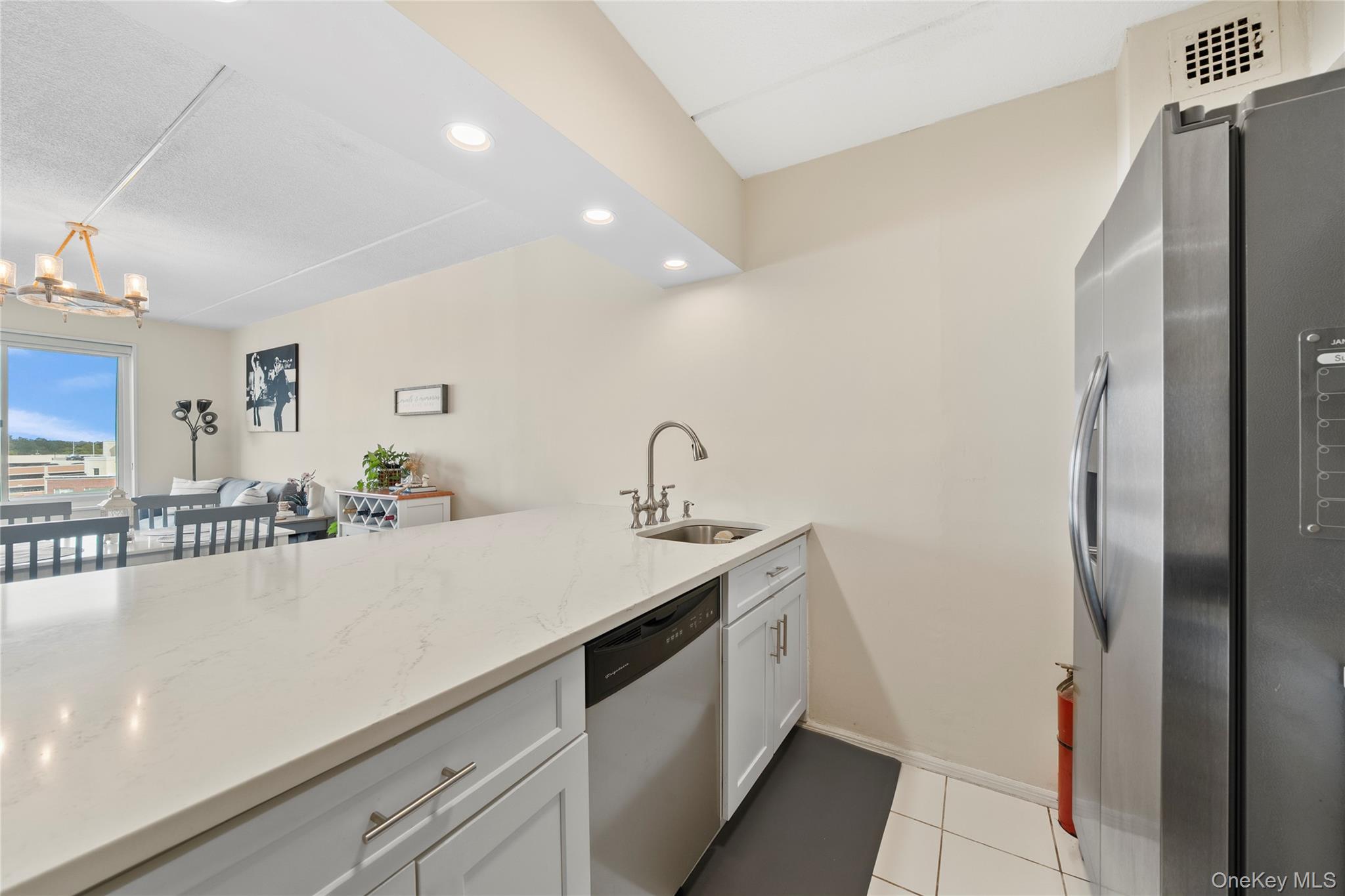 135 Post Avenue # 6O, Westbury, NY 11590