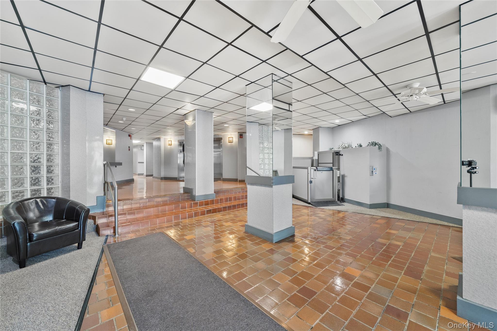 135 Post Avenue # 6O, Westbury, NY 11590