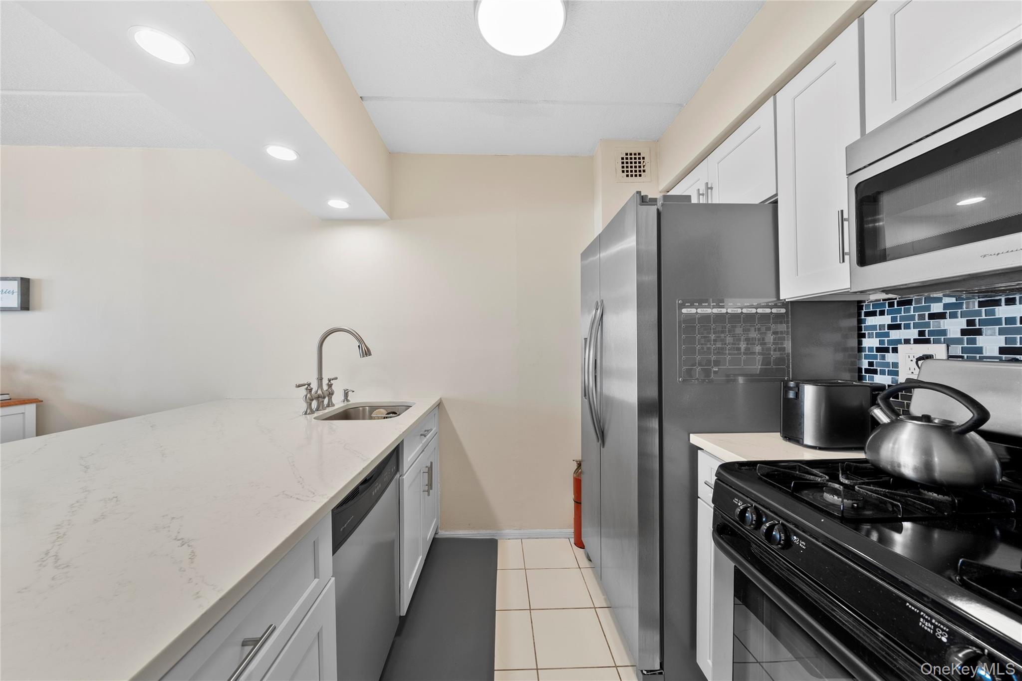 135 Post Avenue # 6O, Westbury, NY 11590