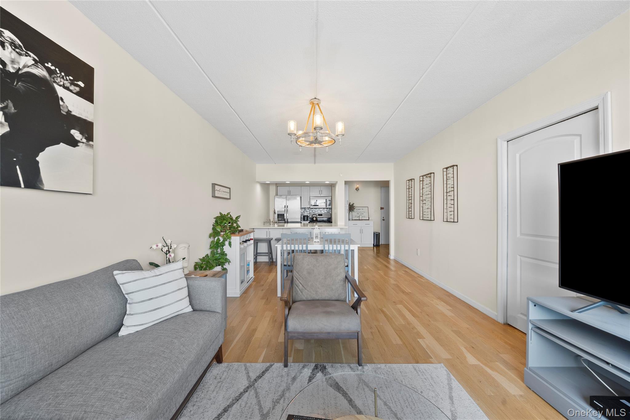 135 Post Avenue # 6O, Westbury, NY 11590