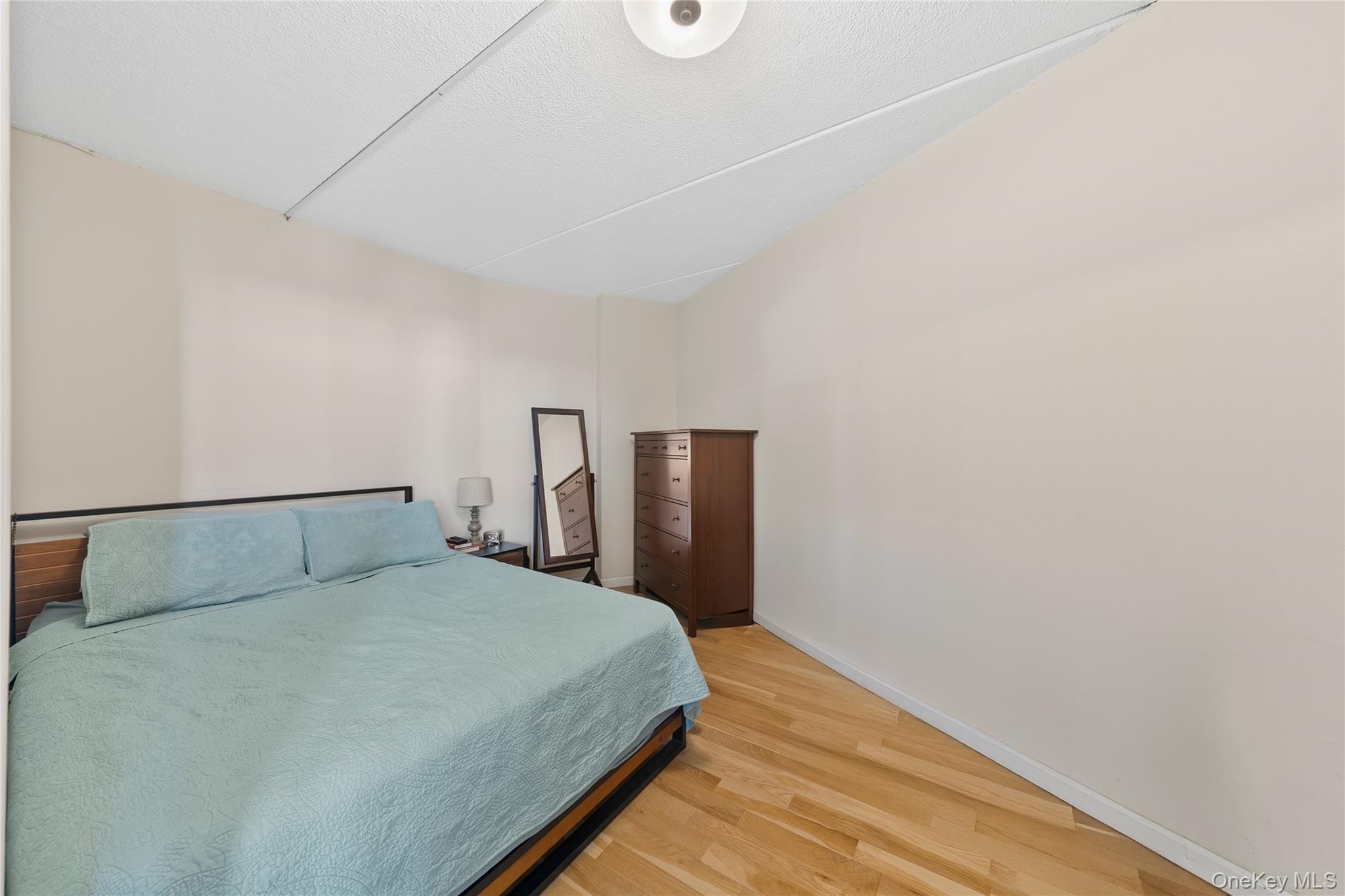 135 Post Avenue # 6O, Westbury, NY 11590