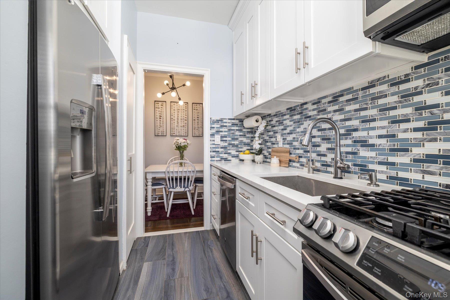 8 Barstow Road # 4J, Great Neck, NY 11021