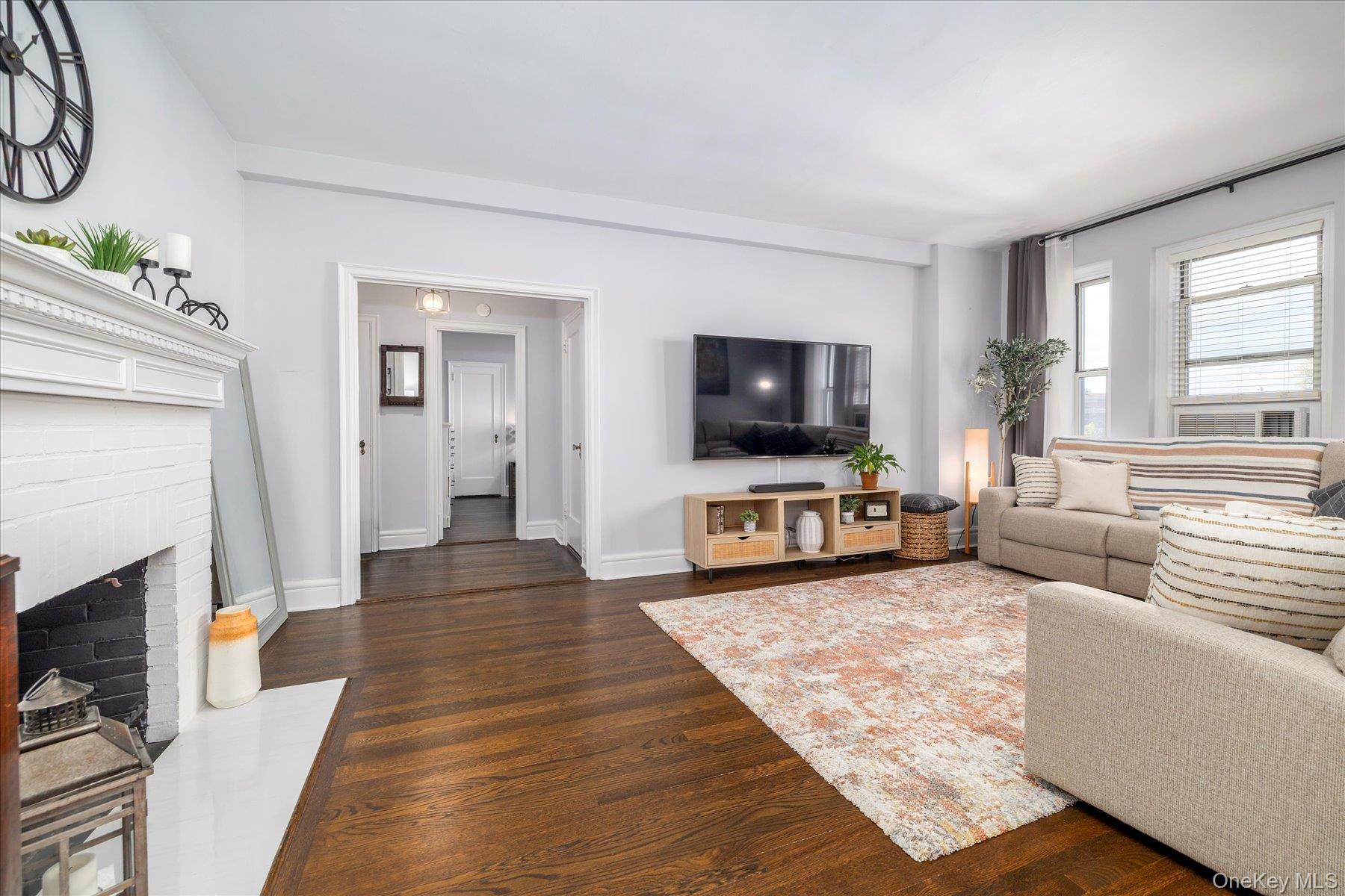 8 Barstow Road # 4J, Great Neck, NY 11021