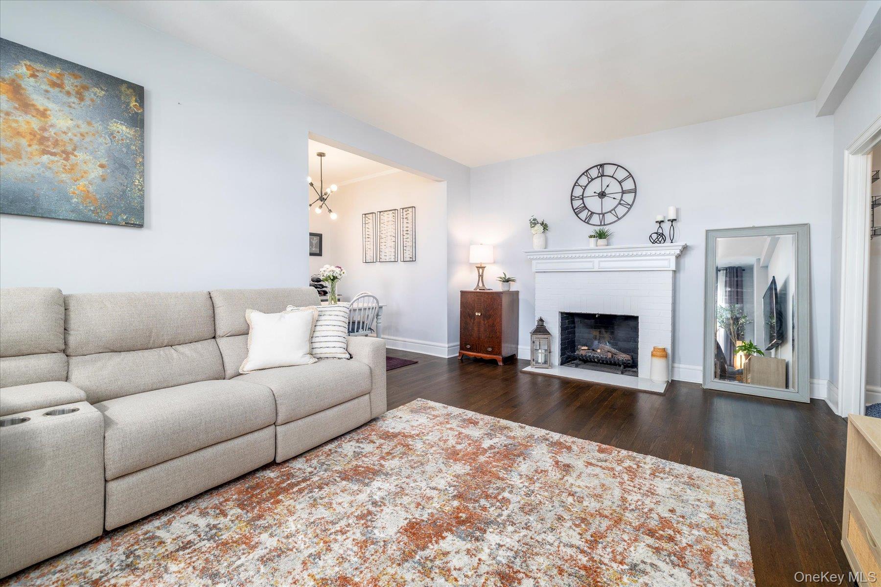 8 Barstow Road # 4J, Great Neck, NY 11021