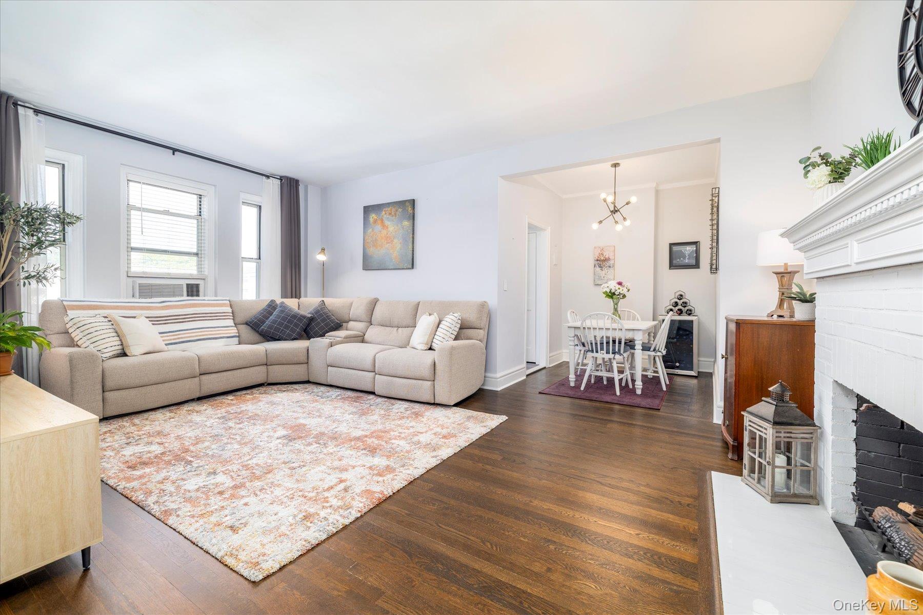 8 Barstow Road # 4J, Great Neck, NY 11021