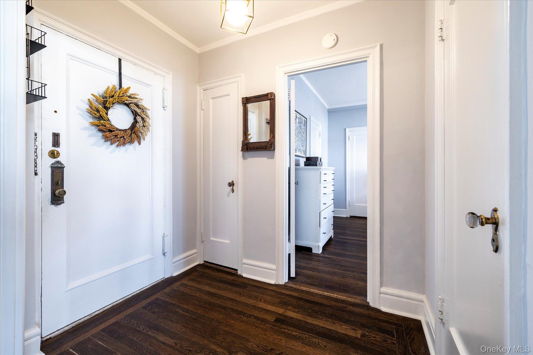 8 Barstow Road # 4J, Great Neck, NY 11021