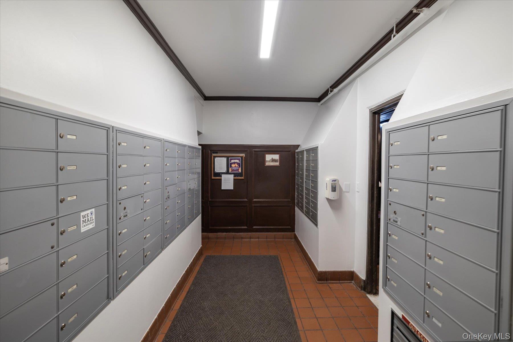 8 Barstow Road # 4J, Great Neck, NY 11021