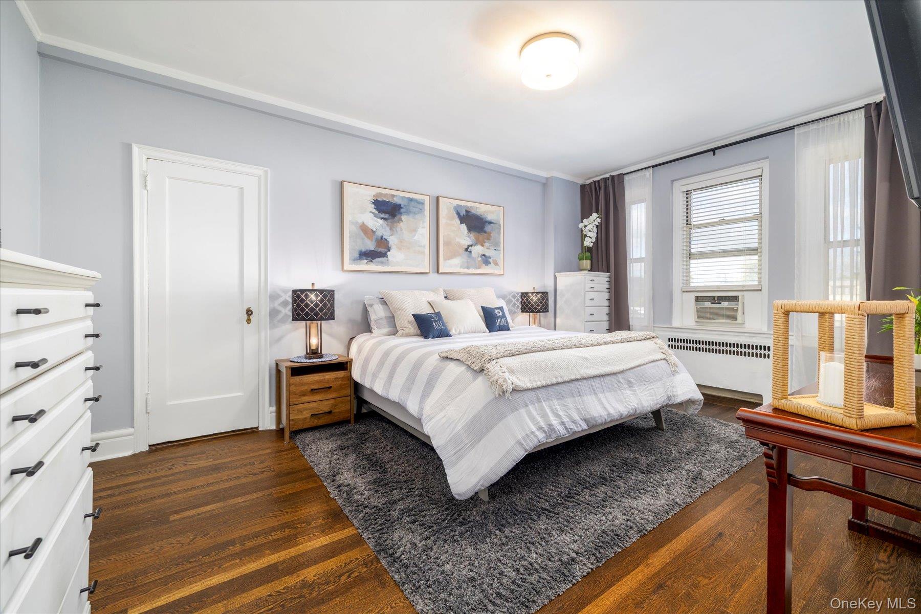 8 Barstow Road # 4J, Great Neck, NY 11021