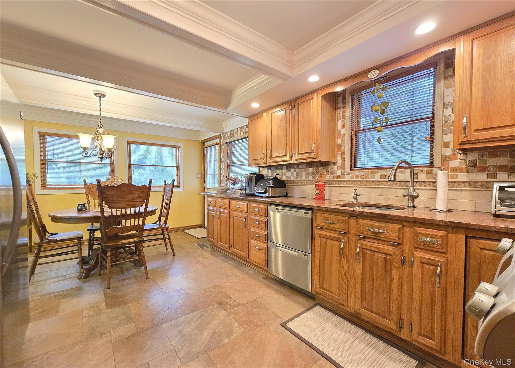 8 Stalker Lane, Setauket, NY 11733