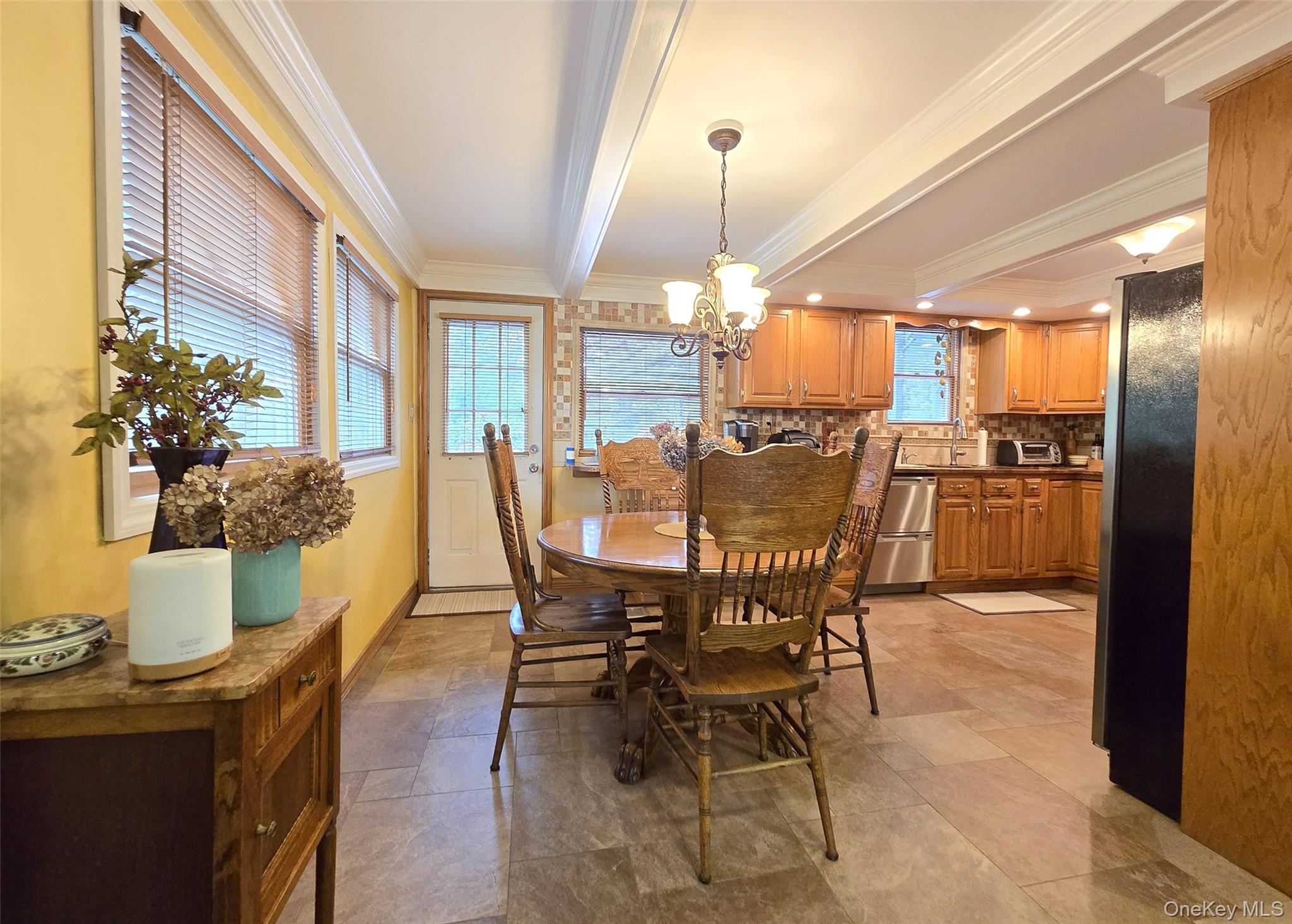 8 Stalker Lane, Setauket, NY 11733